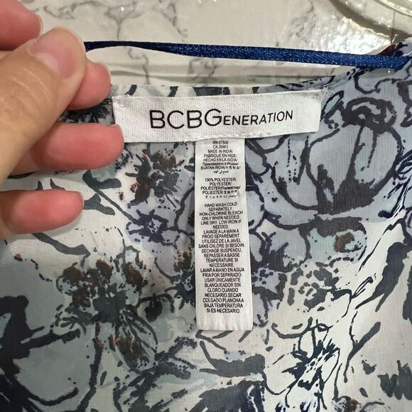 BCBGeneration Blue Floral Sheer Lightweight Cold Shoulder Kimono Top One Size - Picture 3 of 7